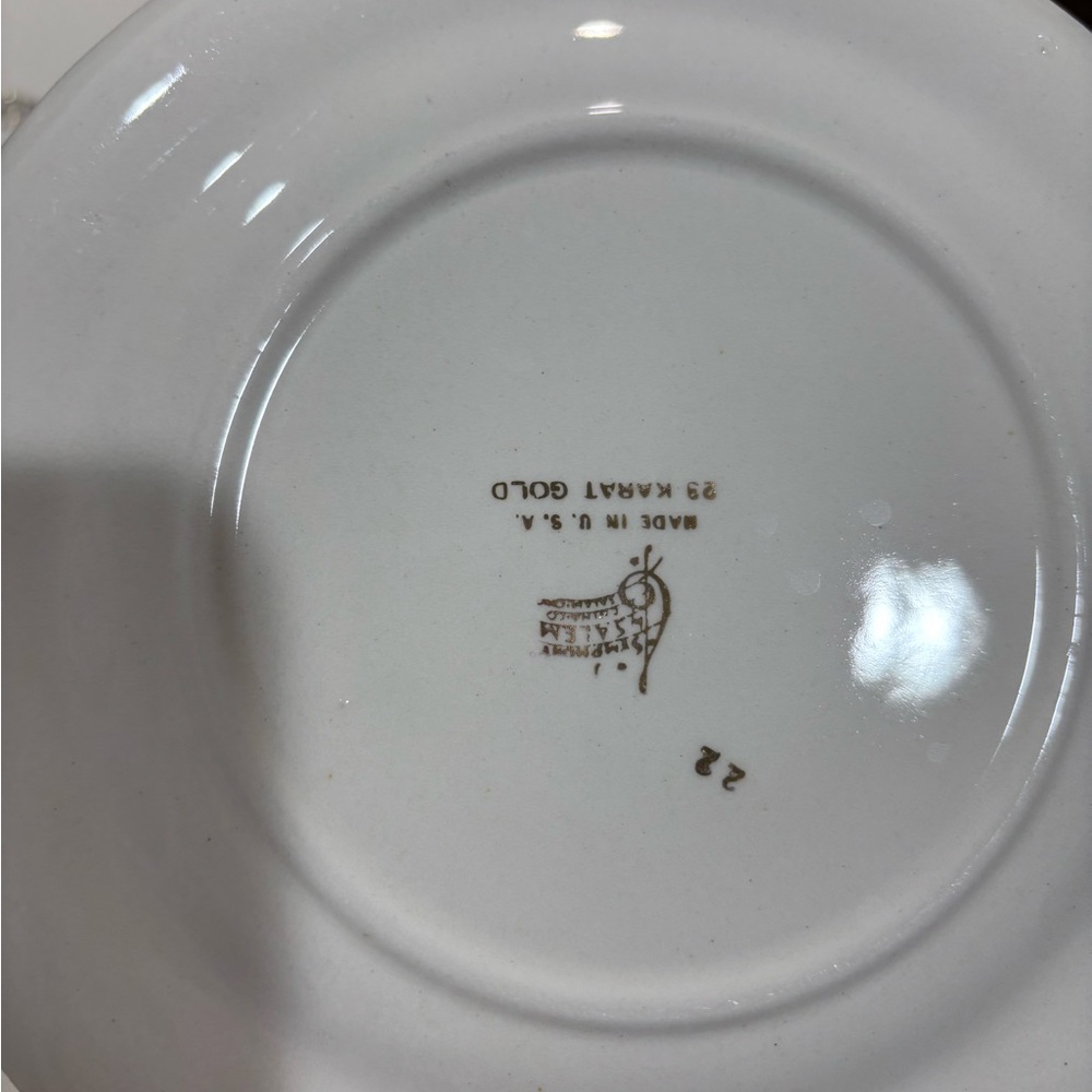 Salem 23 K Gold White Porcelain Bread and Butter Plates with Scroll Rim (8) - Picture 4 of 6